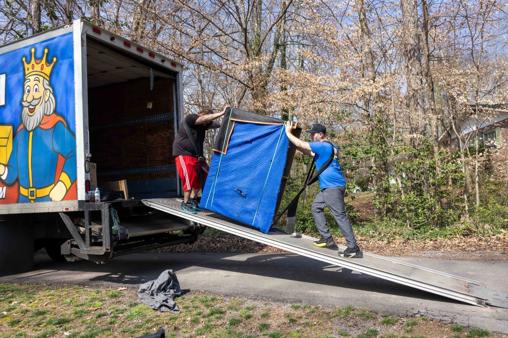 Local vs Long Distance Movers in East Tennessee